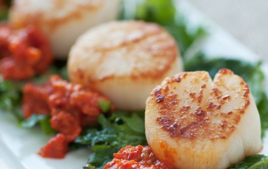 Air-Fried Scallops with Red Pepper Sauce